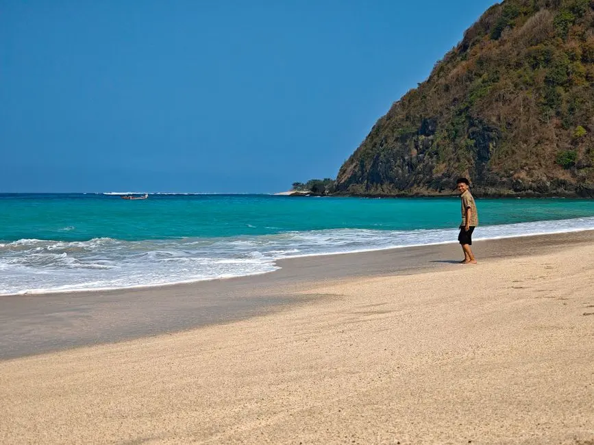 Pemandangan pantai untuk jalan jalan terpercaya di Indonesia
